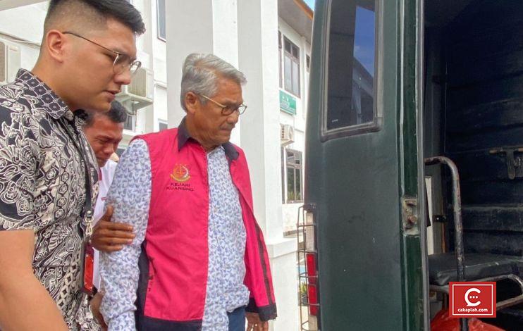 Eks Bupati Sukarmis ditahan jaksa
