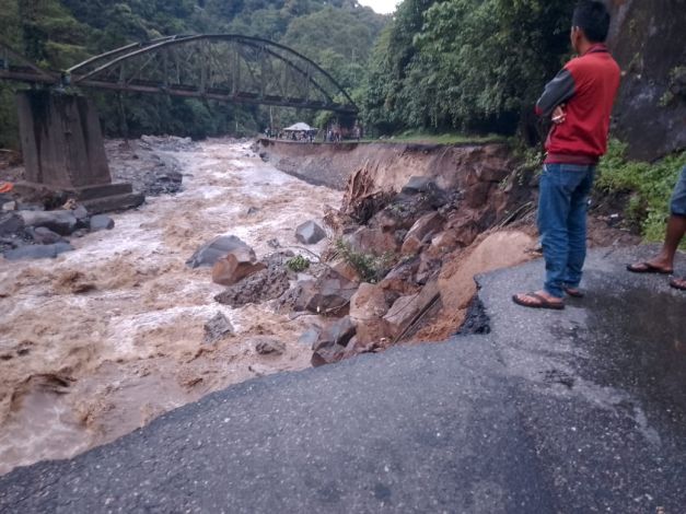 Banjir Bandang di Lembah Anai, Jalur Padang-Bukittinggi Putus Total