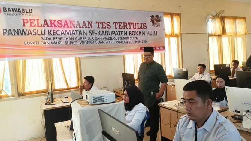 Tinjau Seleksi Tertulis Panwascam di Rohul, Ini Harapan Ketua Bawaslu Riau Alnofrizal