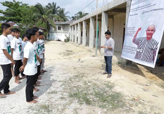 Santri Dukung Ganjar Bantu Pembangunan Ruang Kelas Ponpes Di Kampar