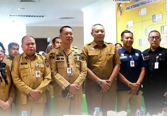 Plt Kepala BKPSDM Dampingi Sekda Pekanbaru Lakukan Sertijab Kadis