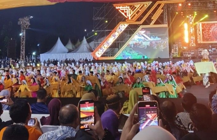Menhub Takjub Lihat Penampilan 10.000 Penari di Gebyar BBI/BBWI dan Lancang Kuning Carnival Riau