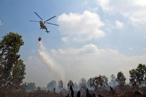 Terkendala Cuaca, Helikopter Water Bombing Bantuan BNPB Tertunda Terbang ke Riau