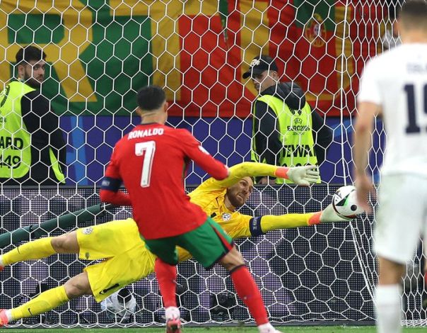 Ronaldo Menangis Tendangan Penaltinya Ditepis Kiper Slovenia, Nyaris Gagal ke Perempatfinal Euro 2024