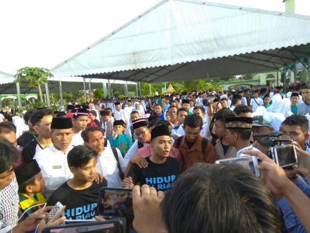 Bentang Spanduk Depan Jokowi, Dua Mahasiswa Dibawa Paspampres Ke Dalam ...