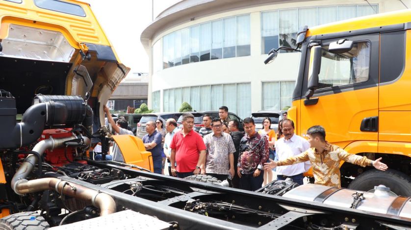 Truk Shacman X3000 Palm Oil Tanker Resmi Diluncurkan
