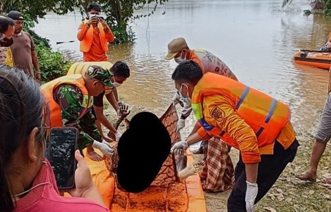 Ditemukan Mayat Mengambang Di Sungai Kuantan, Diduga Korban Banjir ...