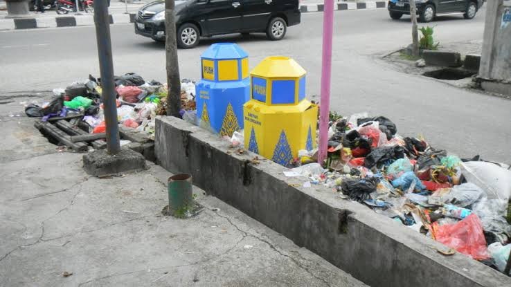 Ketahuan Buang Sampah Sembarangan, Pemko Pekanbaru Tahan 50 KTP Warga ...