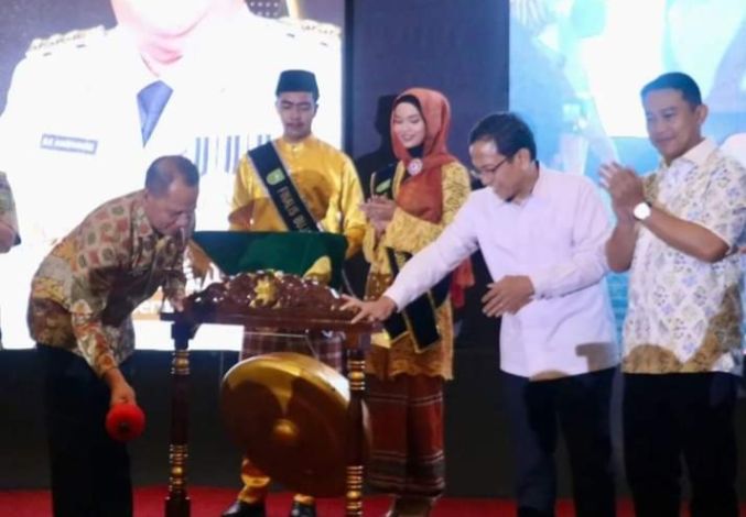 Pimpinan DPRD Riau Hadiri Pengesahan Rapat Koordinasi Pemerintah Daerah dan Desa se-Provinsi Riau 2024