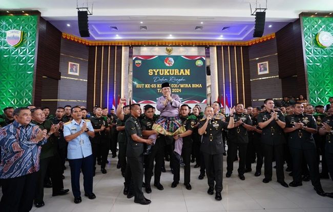Pj Gubri Tiba-tiba Dibopong Prajurit TNI Usai Beri Sambutan, Ada Apa?